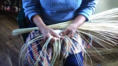 Hands weaving